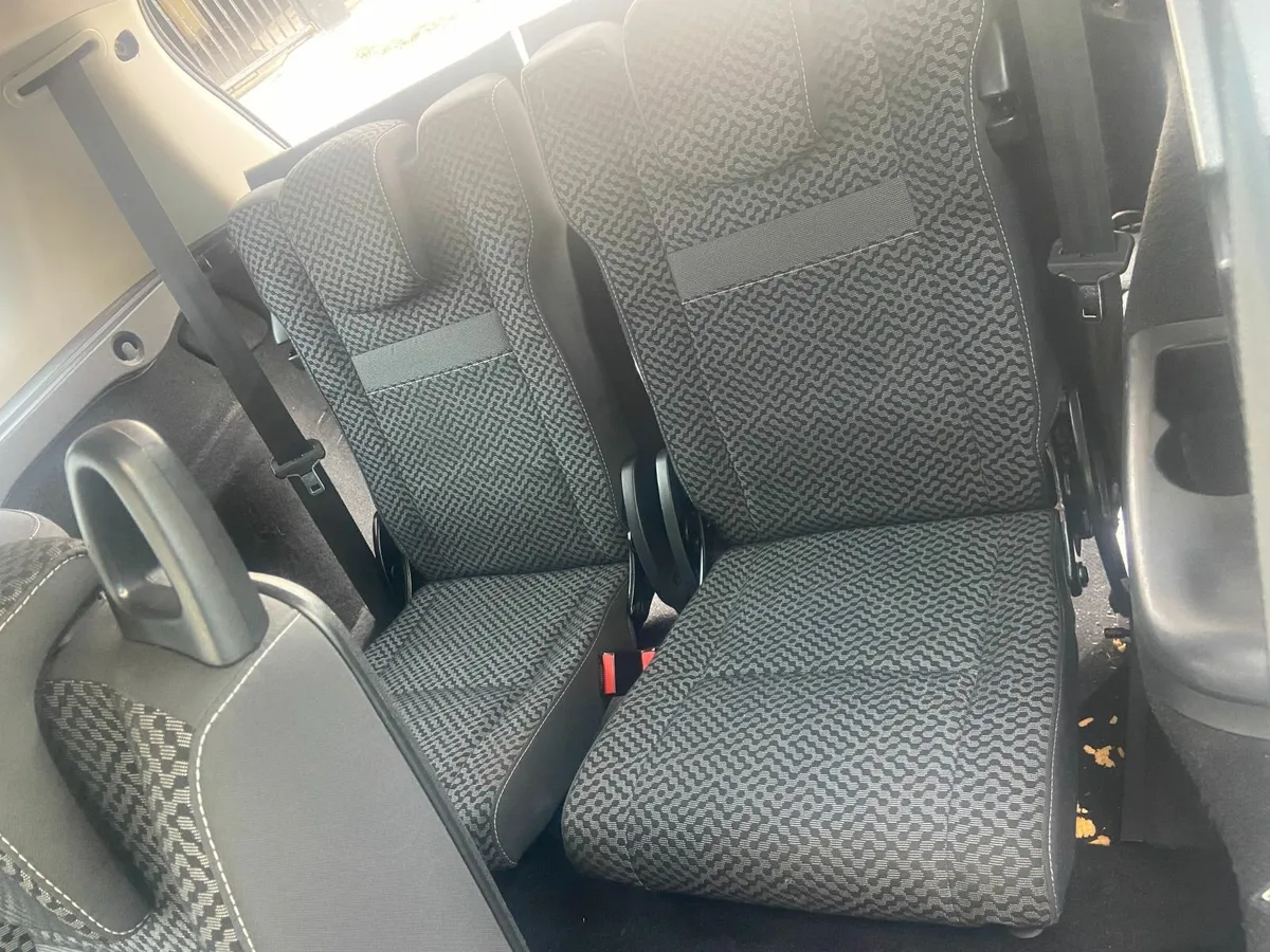 Renault Grand Scenic 2011 automatic - Image 2