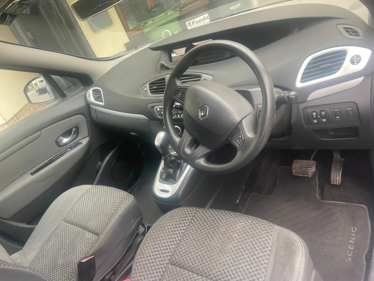 Renault Grand Scenic 2011 automatic - Image 4