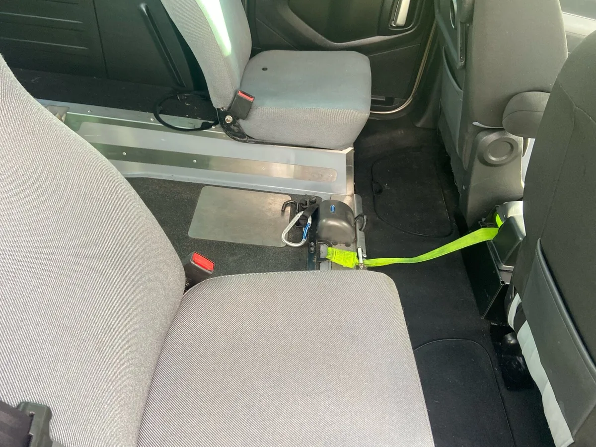 2013 Peugeot Partner wheelchair automatic - Image 3