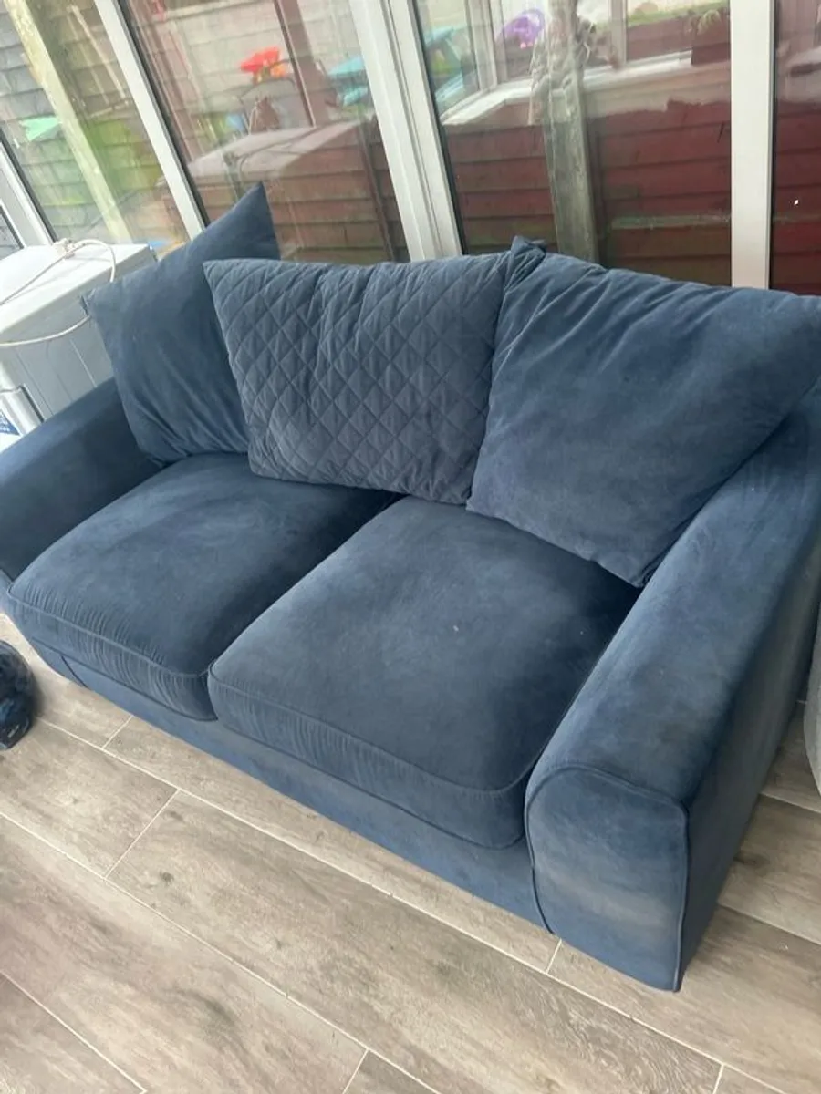 couch - Image 1