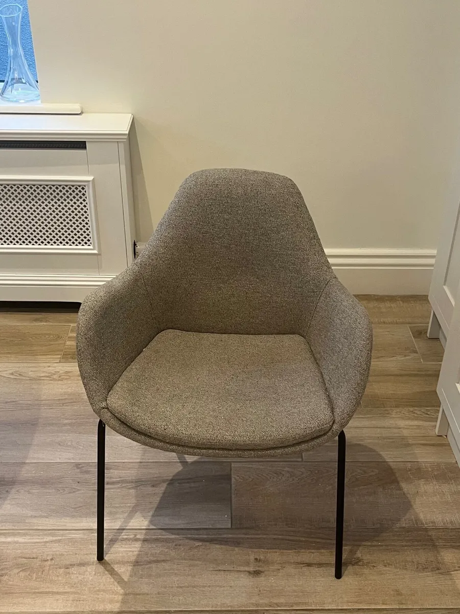 Kitchen table and 4 chairs - Image 1
