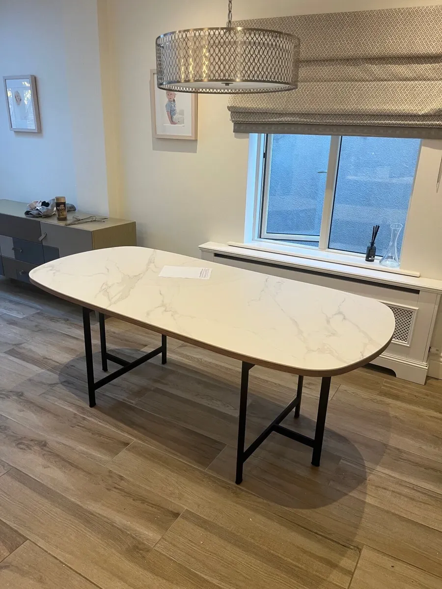 Kitchen table and 4 chairs - Image 2