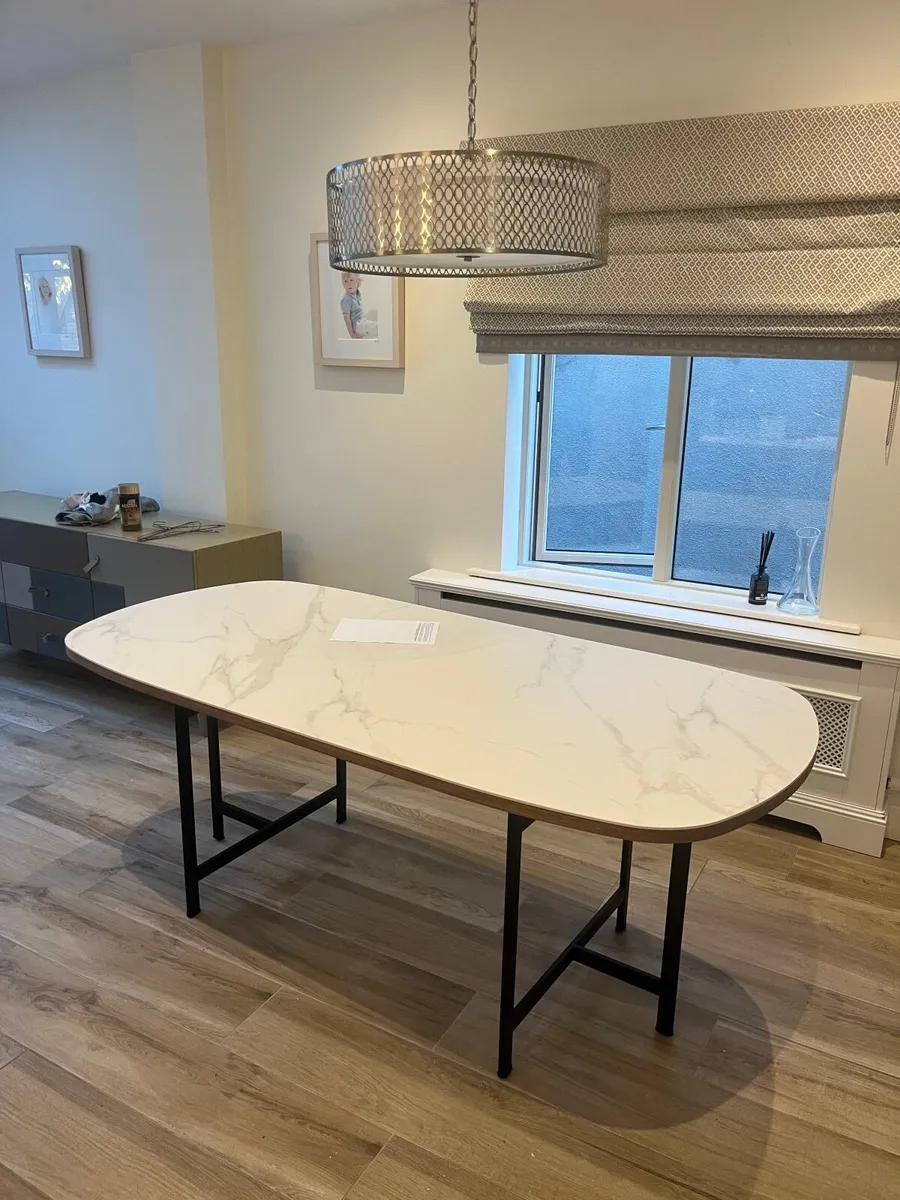 Kitchen table and 4 chairs - Image 3