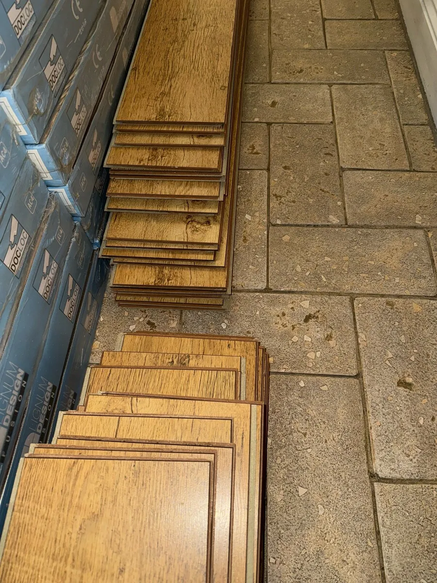 Oak laminate flooring - Image 2