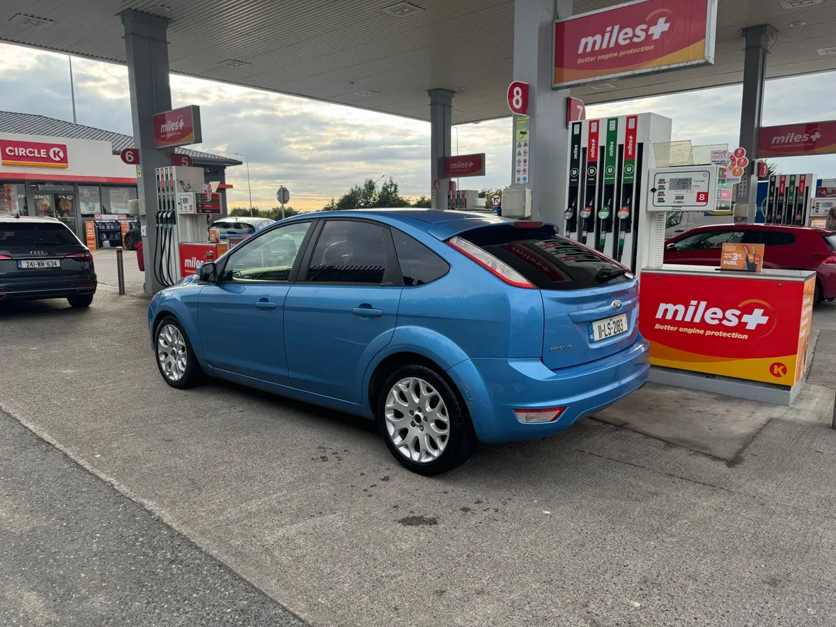 2011 Ford Focus 1.6 Ztec - Image 2