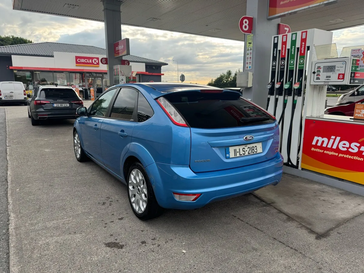 2011 Ford Focus 1.6 Ztec - Image 3