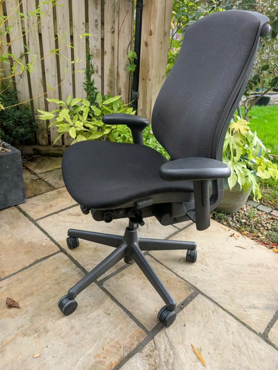 Ergonomic office chair - Image 4