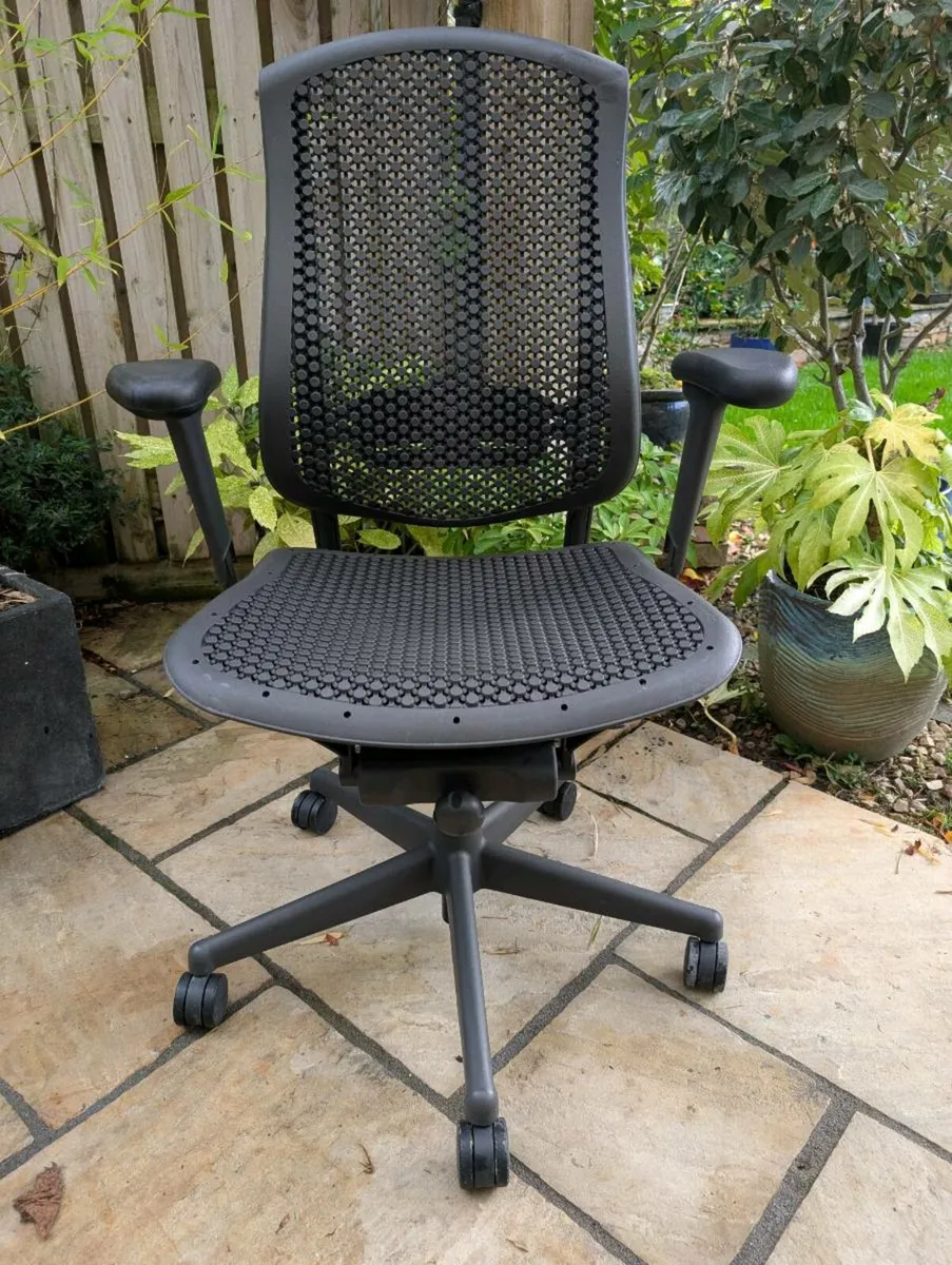 Ergonomic office chair - Image 4