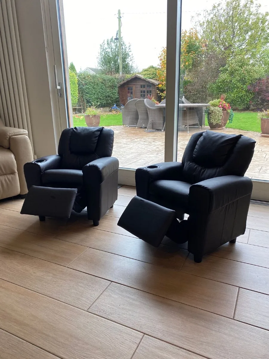 Kids recliner chairs - Image 1