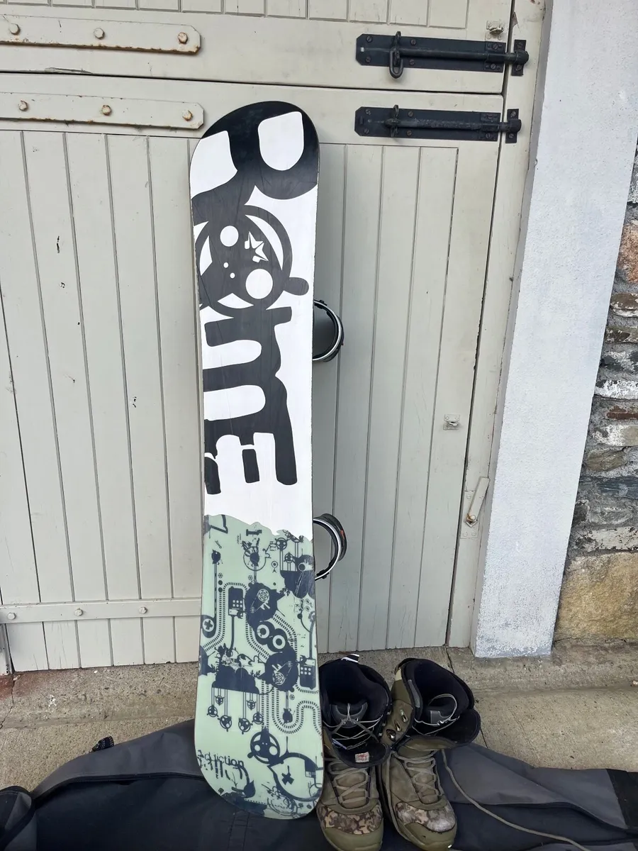 Snowboard and boots +bag - Image 1