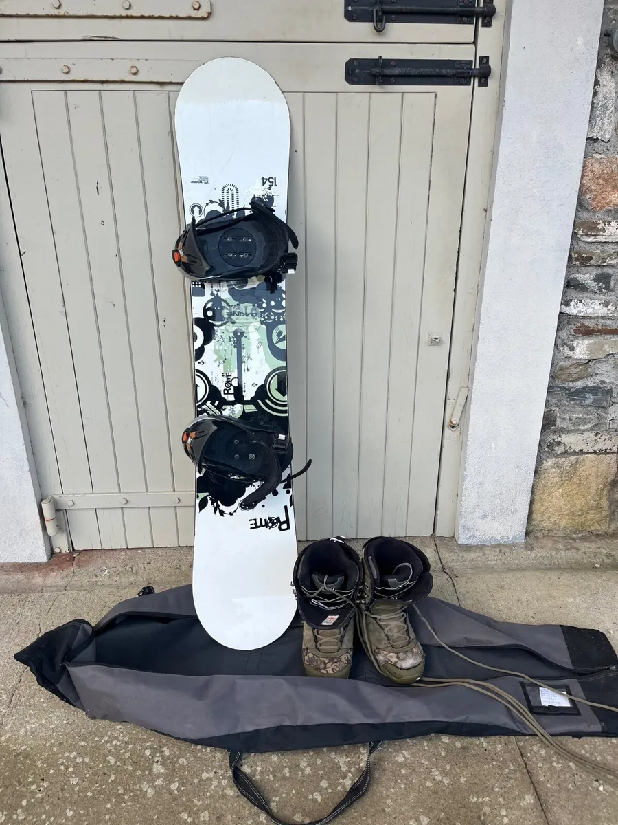 Snowboard and boots +bag - Image 3