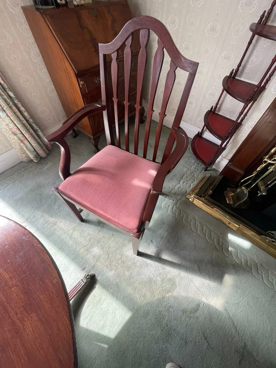 Table and chairs - Image 2