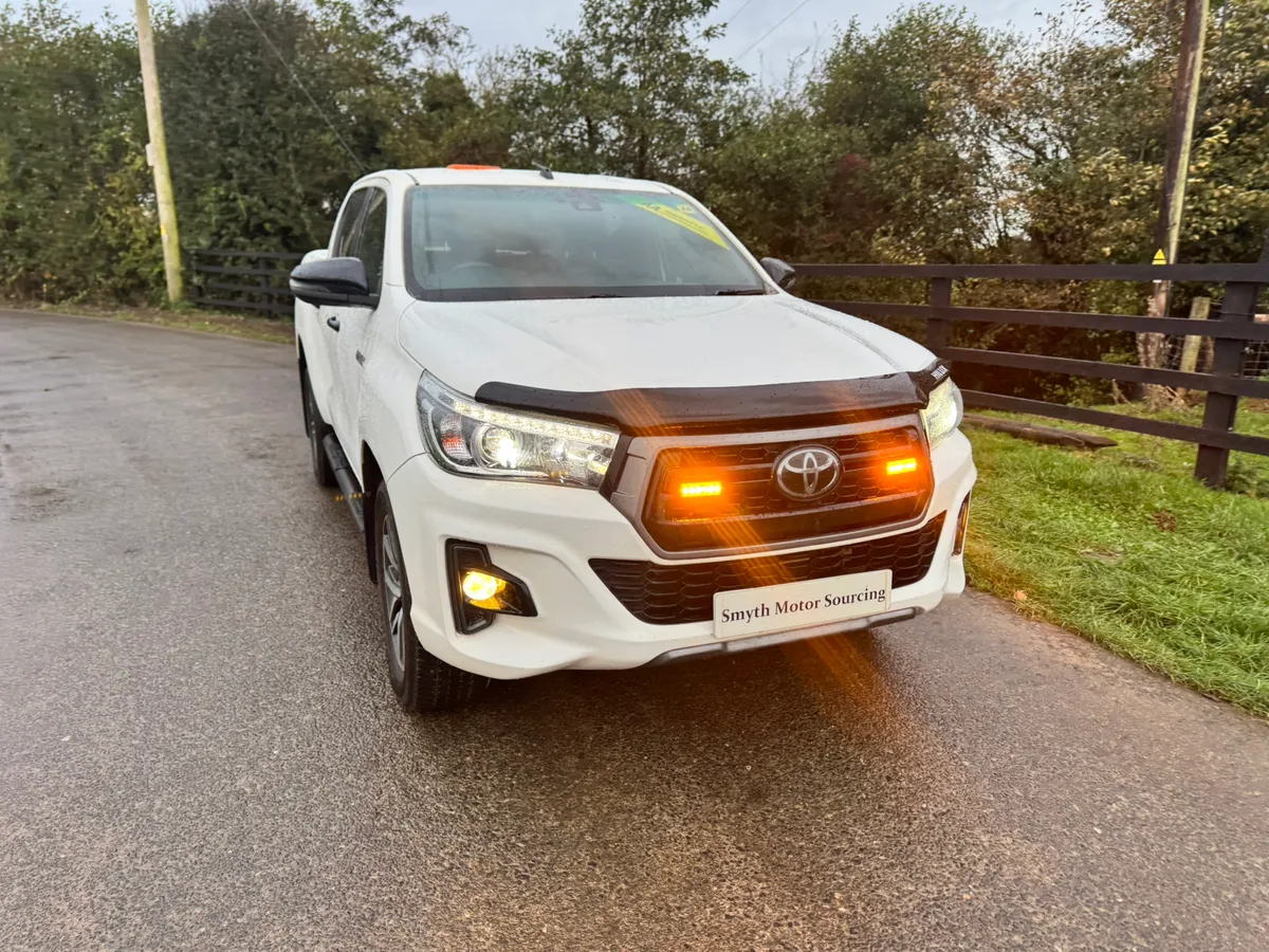 201 Toyota Hilux Invincible X Spotless***** - Image 3