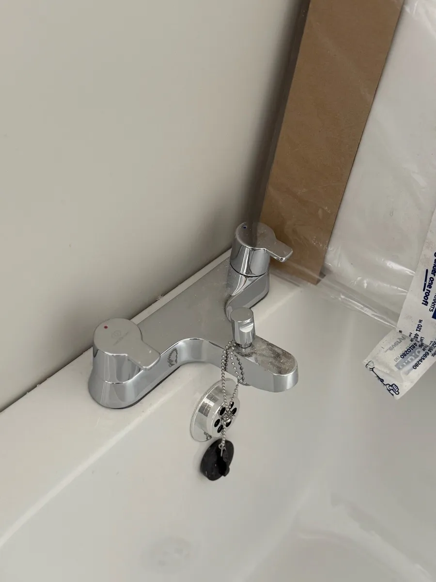Brand new bathtub 1695mm (L) x 695mm (W) - Image 3