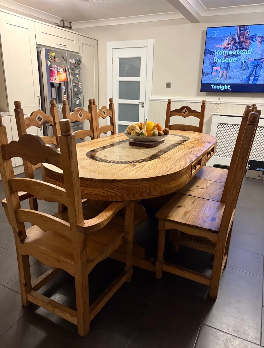 Mexican pine table and chairs - Image 1
