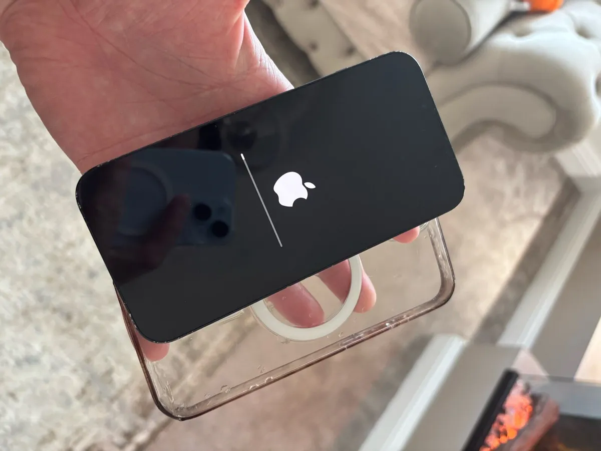 iPhone 13 sim free 128GB battery health 74% - Image 2
