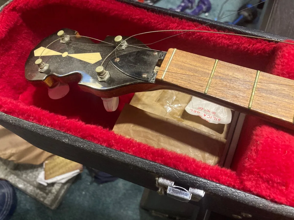 Banjo and Hard Case included - Image 3
