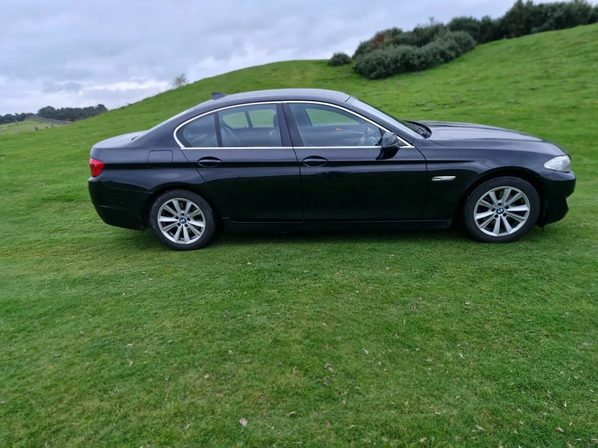 BMW 5-Series 2013 - Image 2
