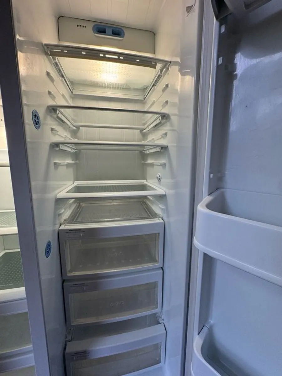 LG American Fridge with Ice Maker - Image 3