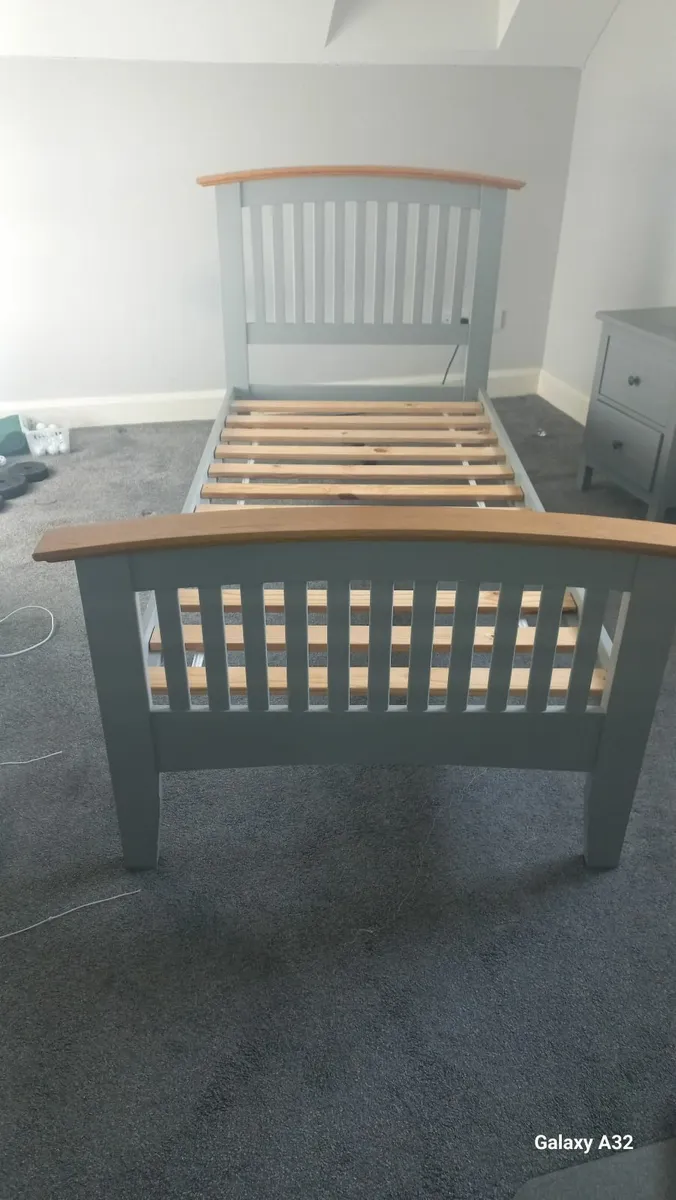 3 single beds for sale - Image 1