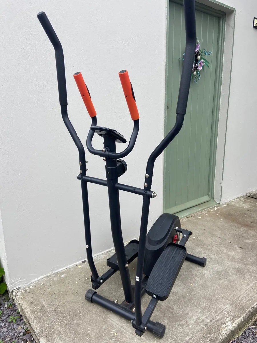 Cross trainer - Image 1