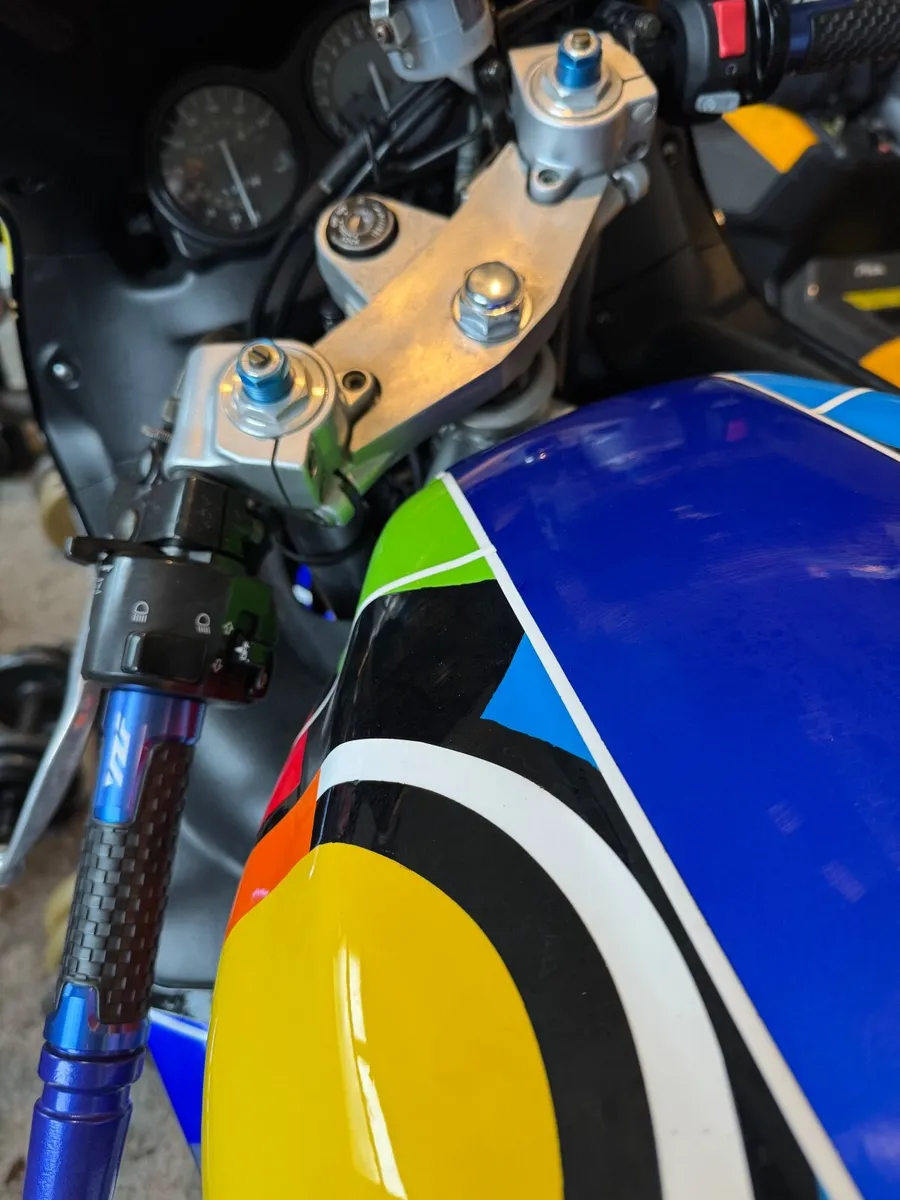 YAMAHA YZF 600 - Image 2