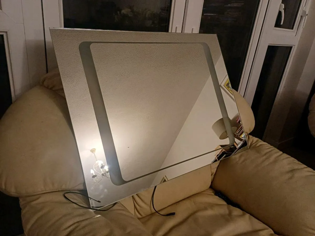 LED mirror - Image 1