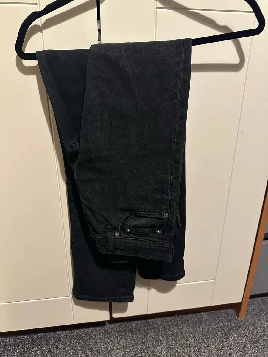 Levi’s Black Jeans for Men – Size W28 L28 - Image 1
