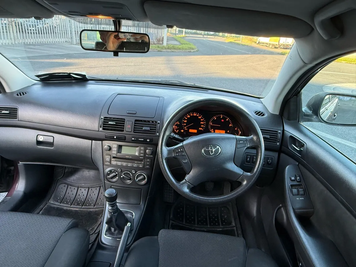 Toyota Avensis - Image 4