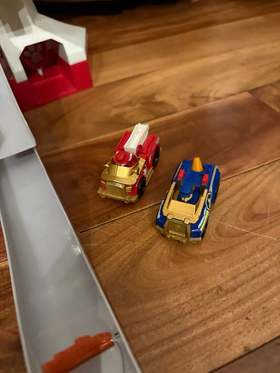 PAW Patrol Playset Adventure Bay Rescue Way Tower - Image 2
