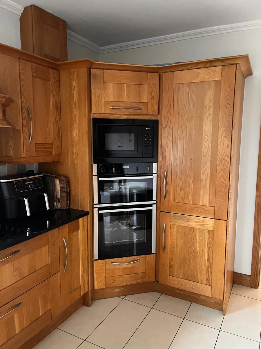 Solid oak kitchen cabinets and granite backsplash - Image 3