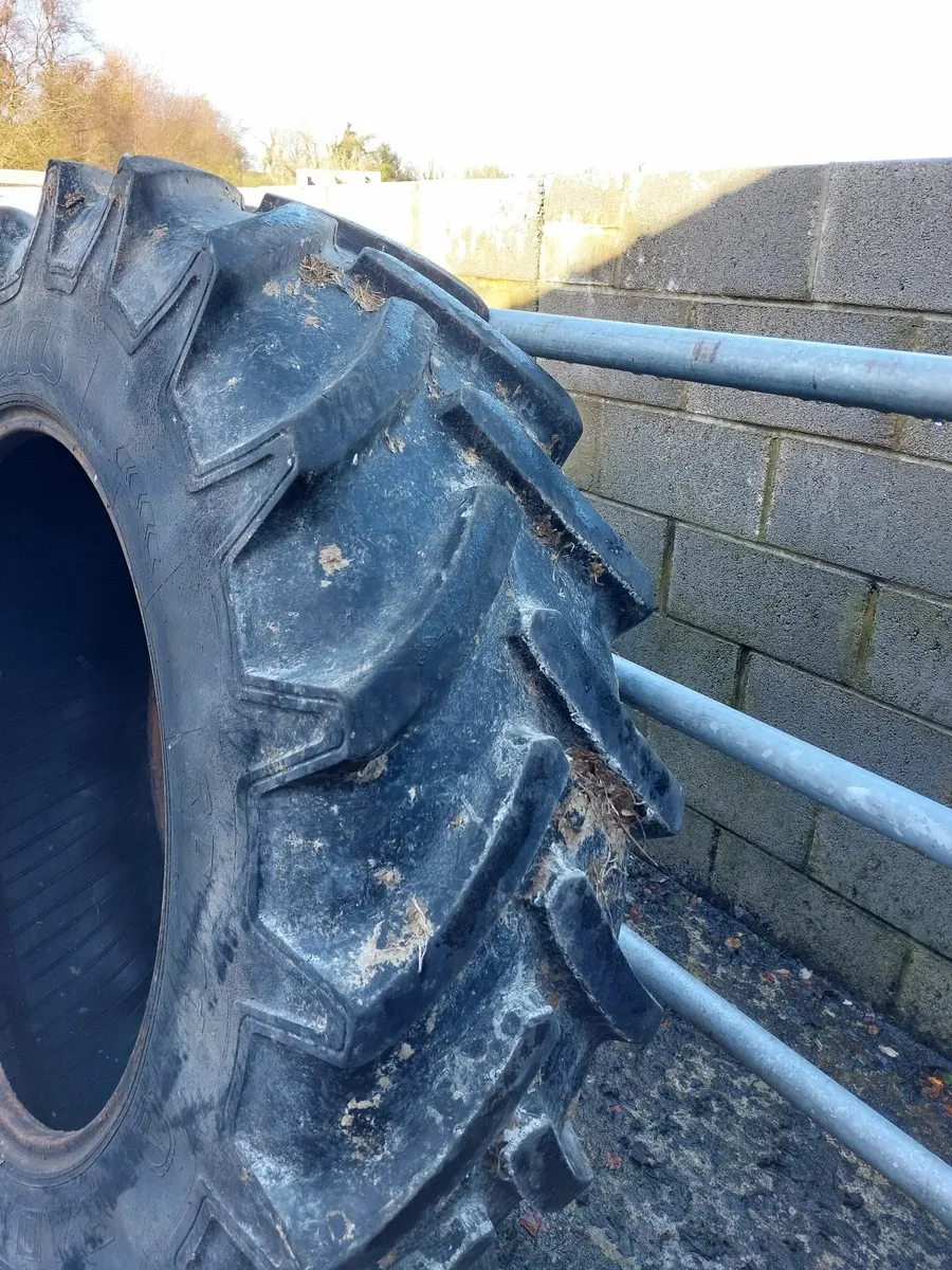 16.9 x 34 tyres - Image 2