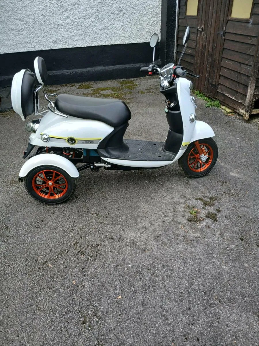 Electric 3 wheel scooter - Image 2