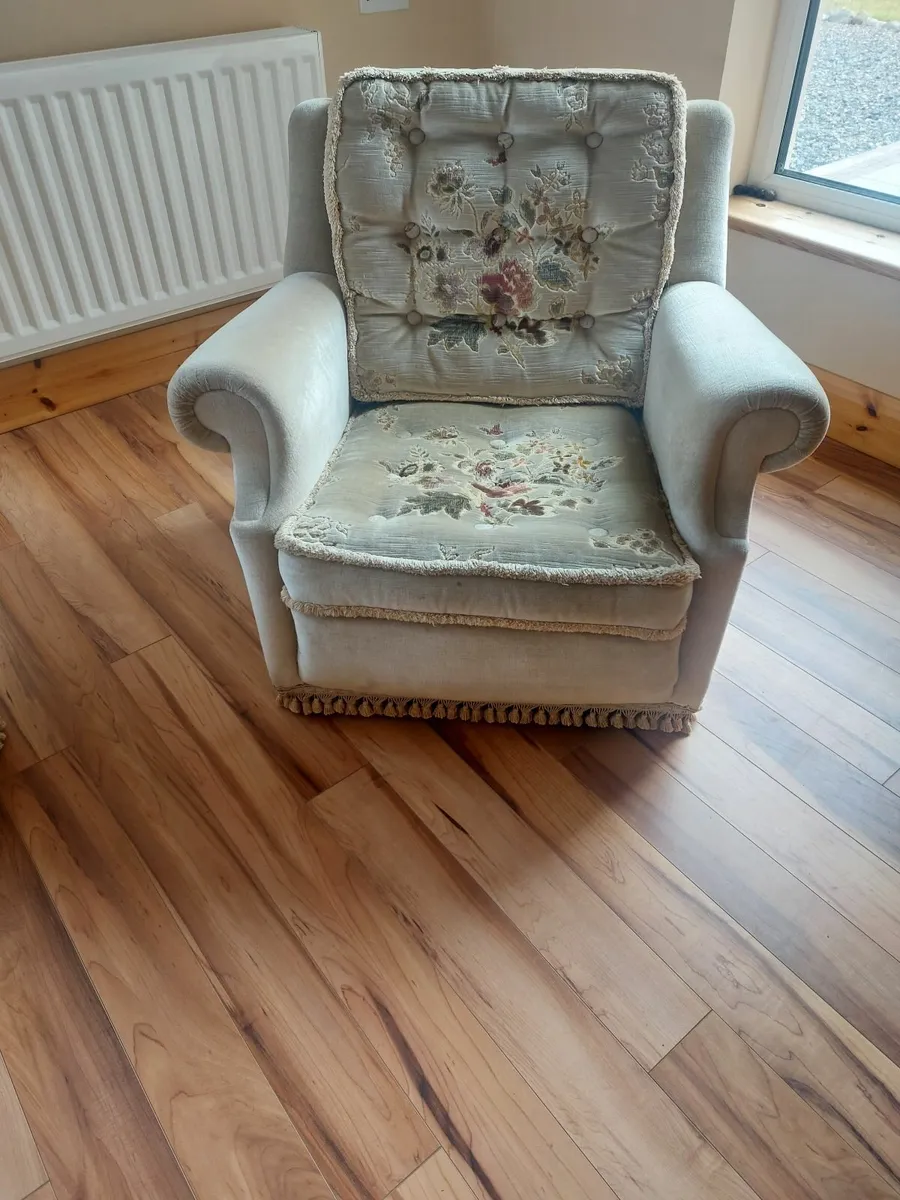 Couch and 2 arm chairs - Image 2