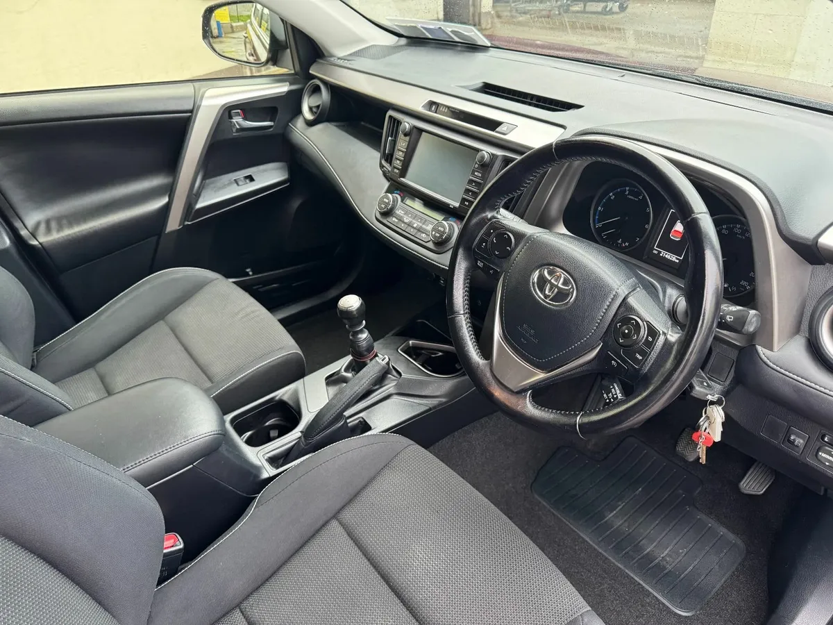 Toyota RAV4 2016 - Image 2