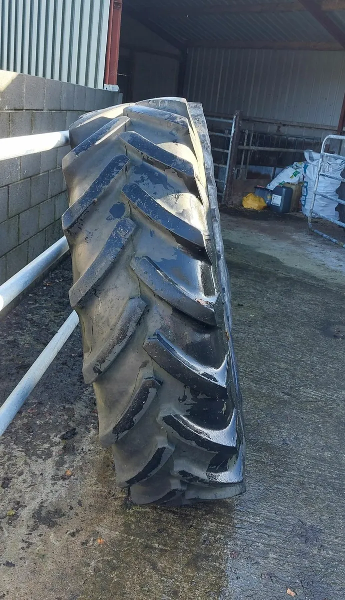 16.9 x 34 tyres - Image 3