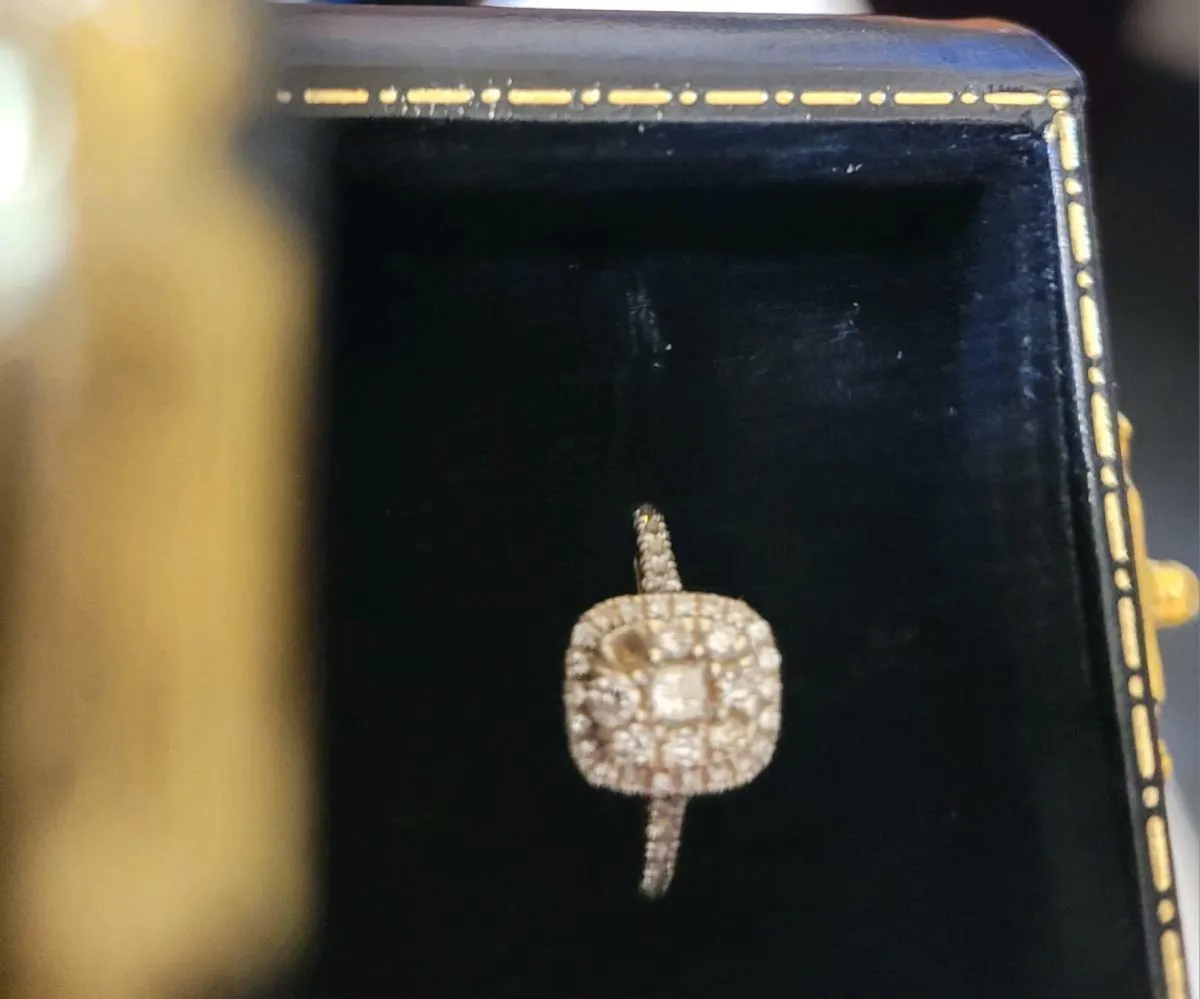 Engagement ring - Image 4