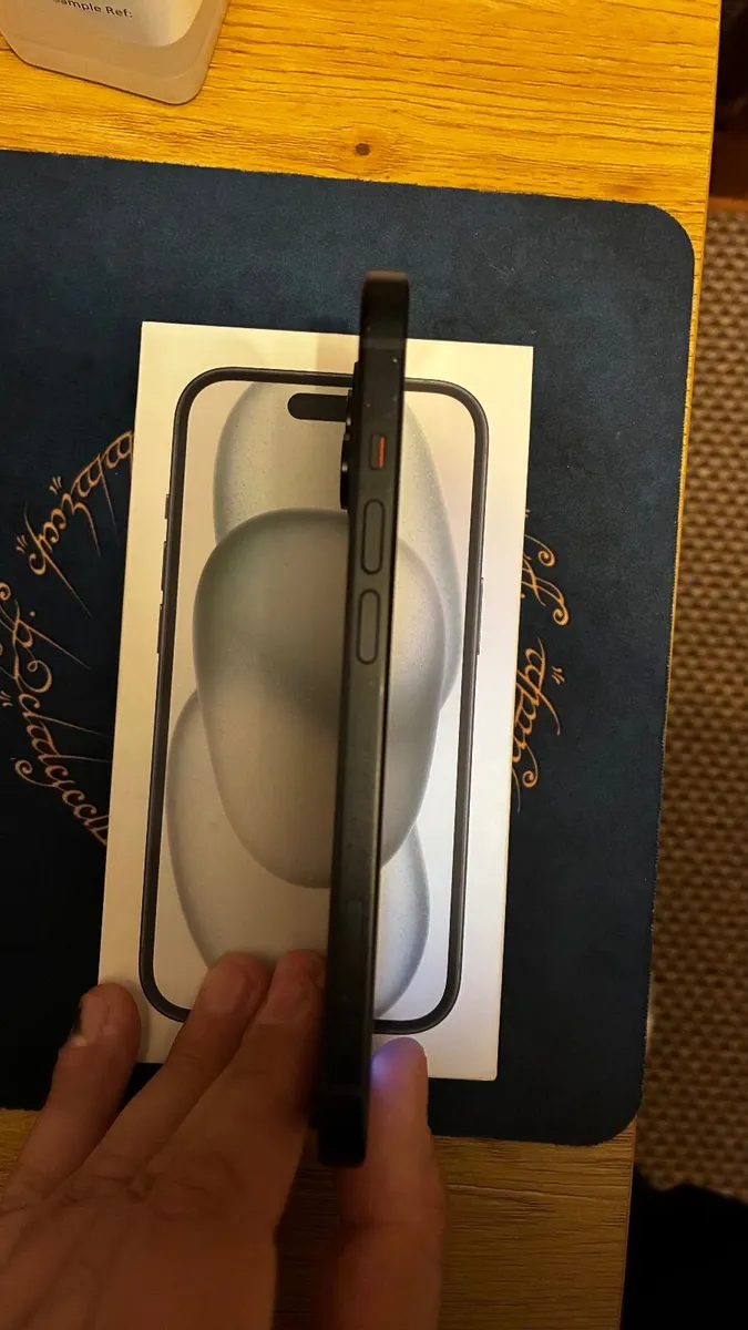 📱 iPhone 15 – 256GB Jet Black - Unlocked - Image 4