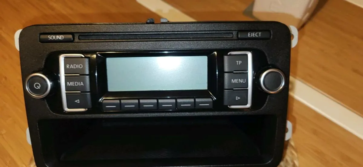 VW Panasonic radio - Image 1