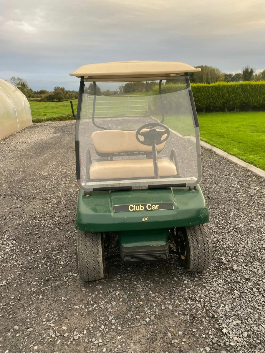 Golf Club Car - Image 1
