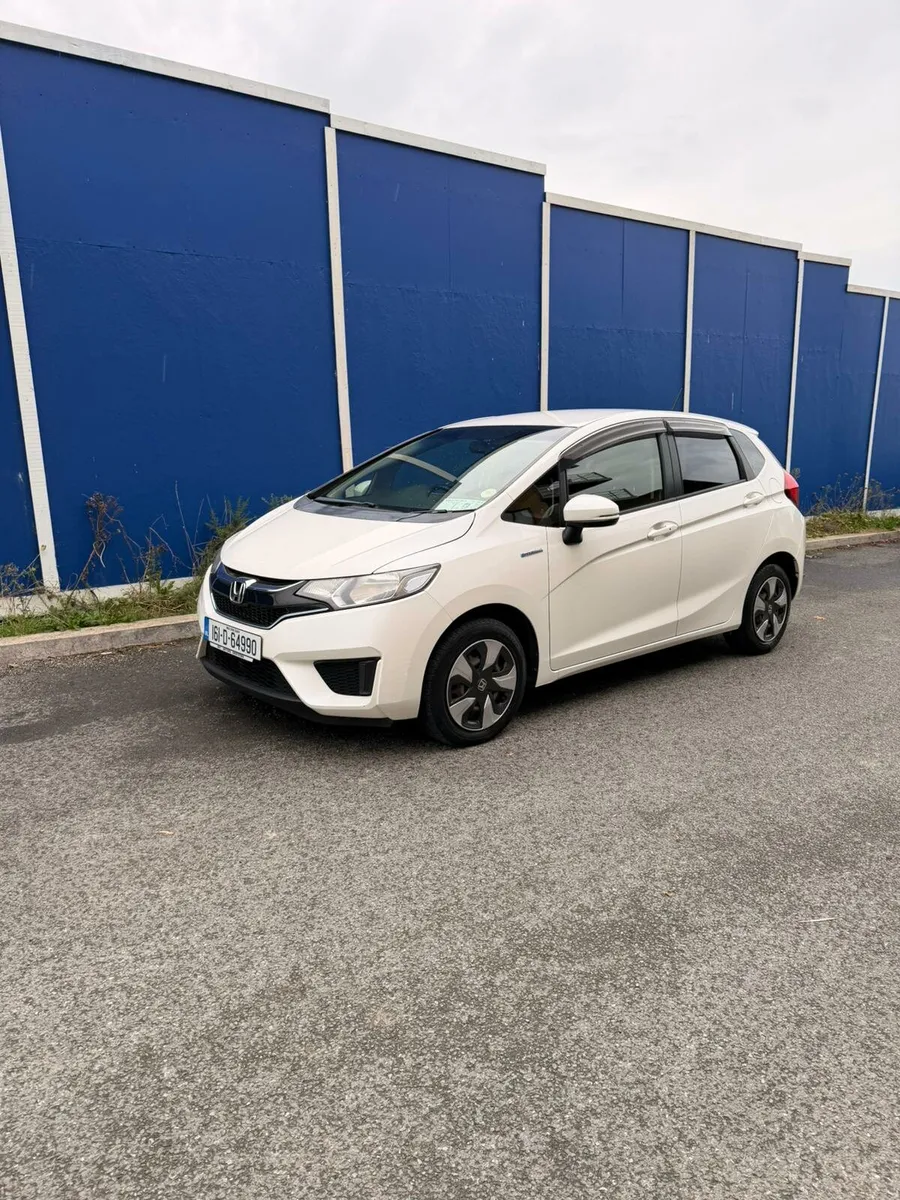 Honda fit hybrid 1.5, 2016 - Image 2