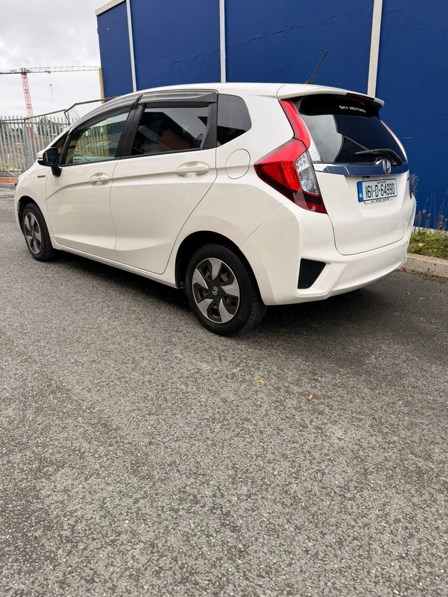 Honda fit hybrid 1.5, 2016 - Image 4
