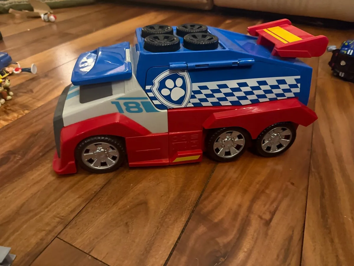 Paw patrol Ready Race Rescue Mobile Pitstop - Image 2