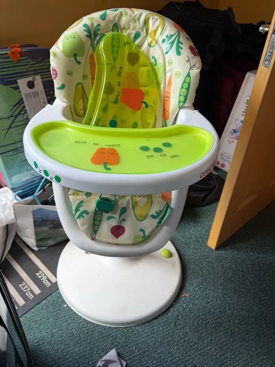 Cosatto 3 Sixti Highchair, Superfoods & Mamas & Papas luxury Moses basket with stand that rocks - Image 3