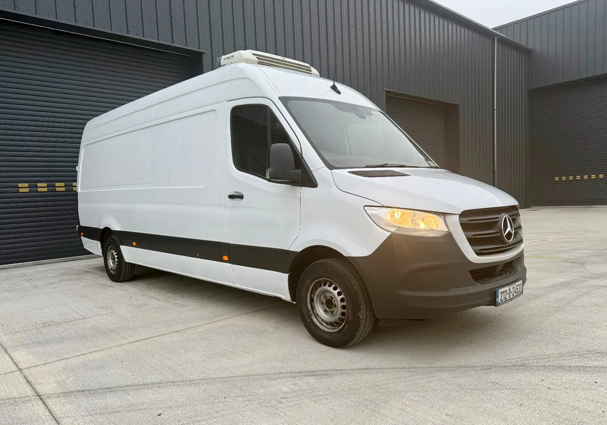 Mercedes-Benz Sprinter 2021 Refrigerator - Image 2