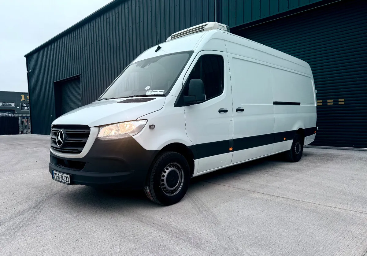 Mercedes-Benz Sprinter 2021 Refrigerator - Image 3