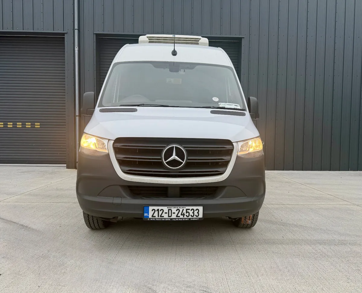 Mercedes-Benz Sprinter 2021 Refrigerator - Image 4