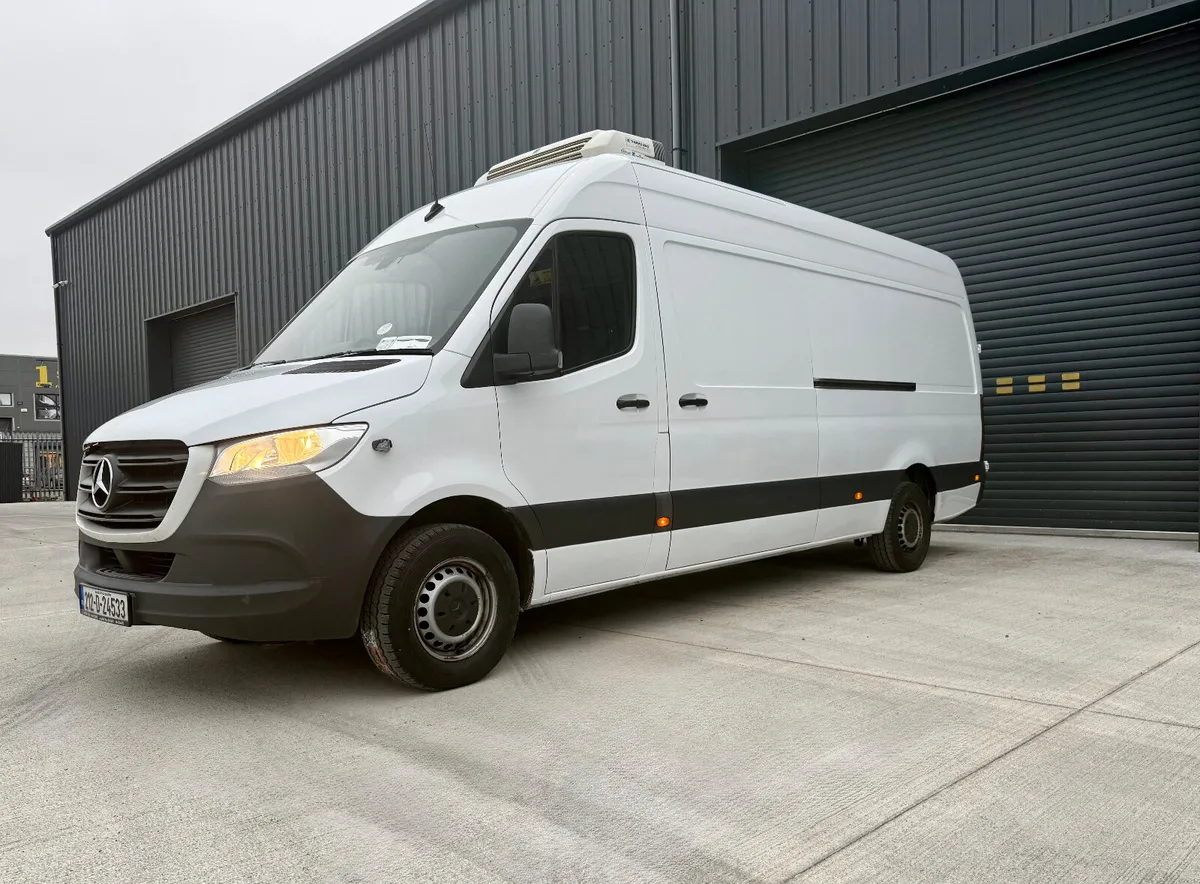 Mercedes-Benz Sprinter 2021 Refrigerator - Image 1