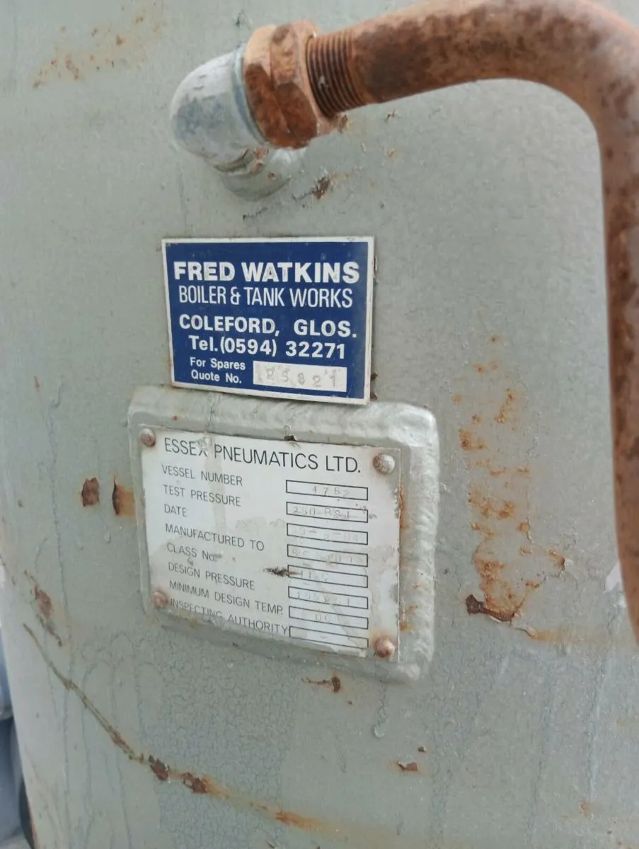 Two Hydrovane industrial compressors - Image 3