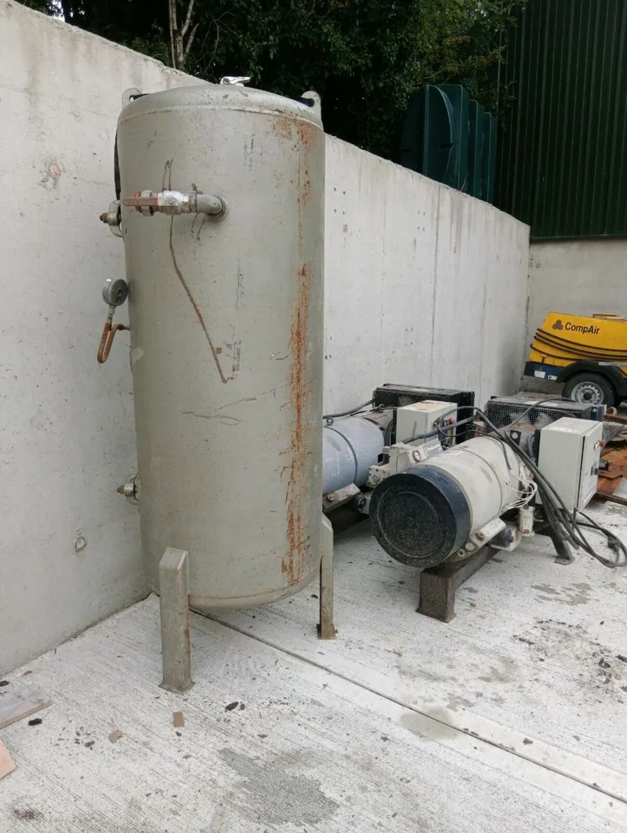 Two Hydrovane industrial compressors - Image 4